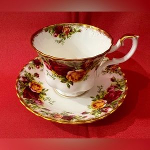 Vintage Royal Albert Teacup and Saucer Old Country Roses
